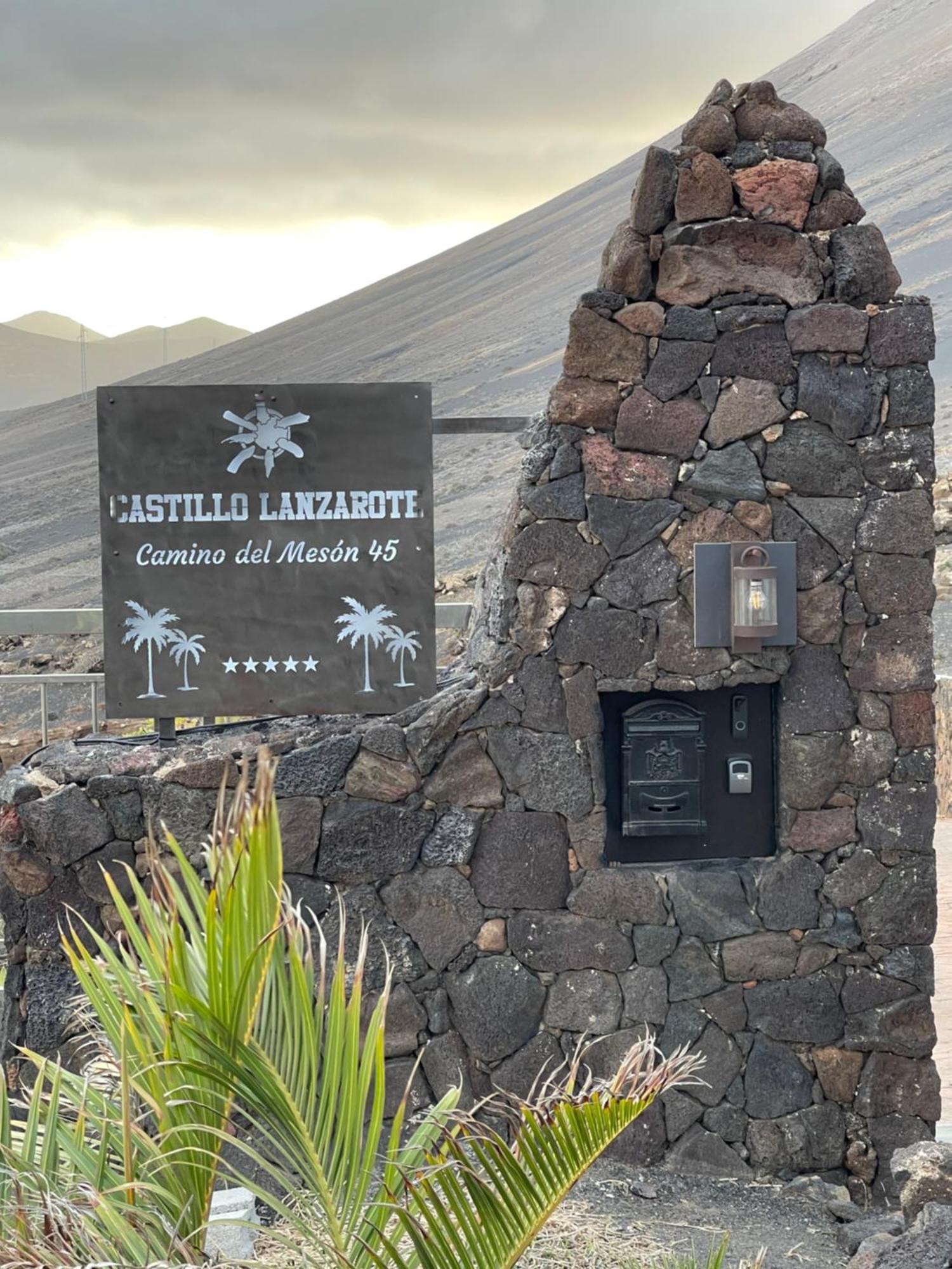Tías Castillo Lanzarote Villa Sophie - Luxury Villa -Sleep In A Volcanic Cave With Heated Pool מראה חיצוני תמונה