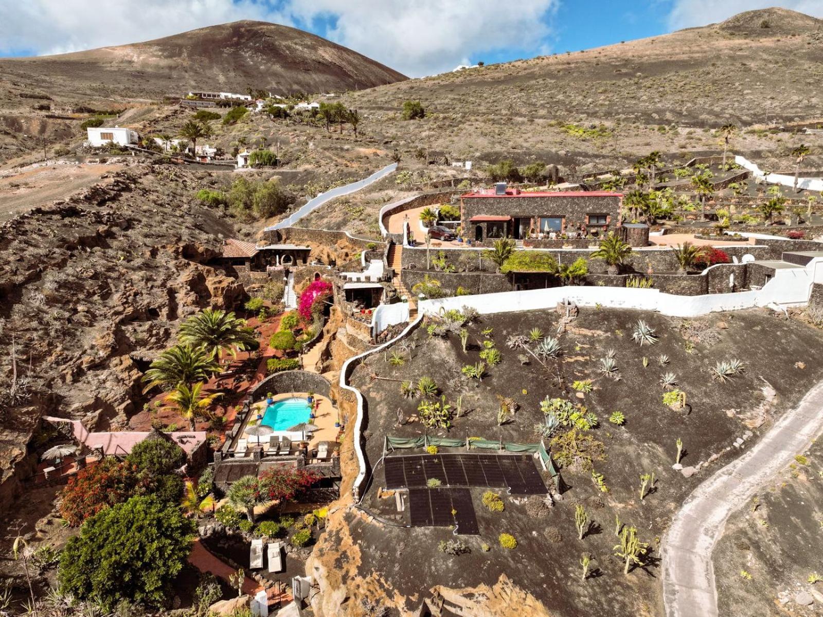 Tías Castillo Lanzarote Villa Sophie - Luxury Villa -Sleep In A Volcanic Cave With Heated Pool מראה חיצוני תמונה