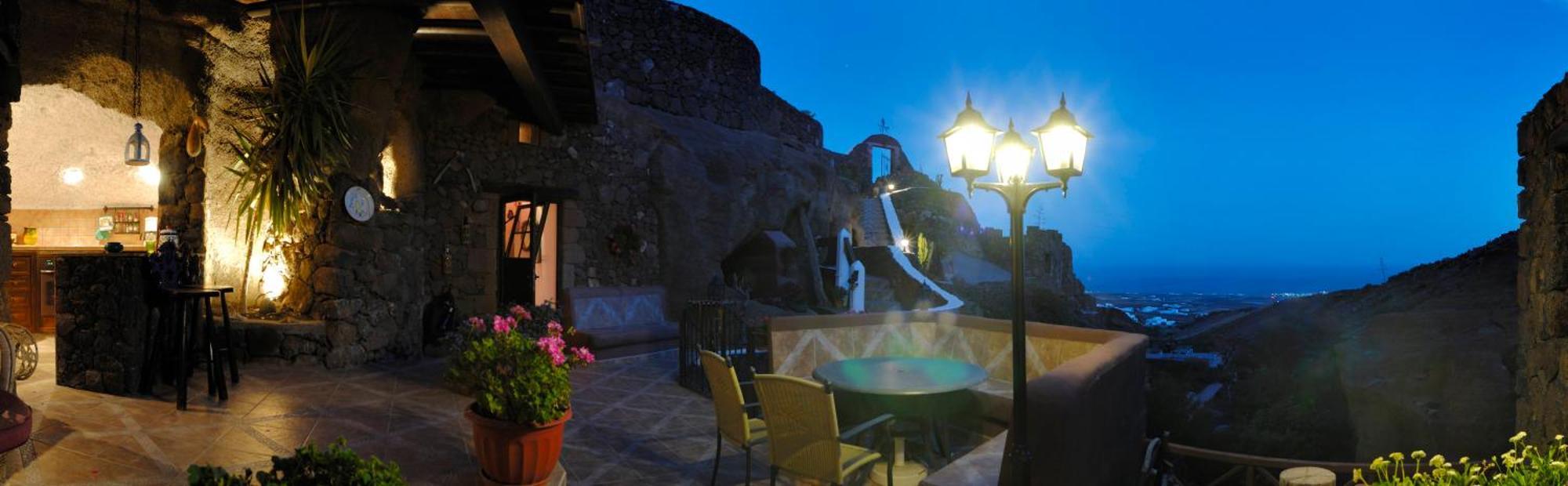 Tías Castillo Lanzarote Villa Sophie - Luxury Villa -Sleep In A Volcanic Cave With Heated Pool מראה חיצוני תמונה