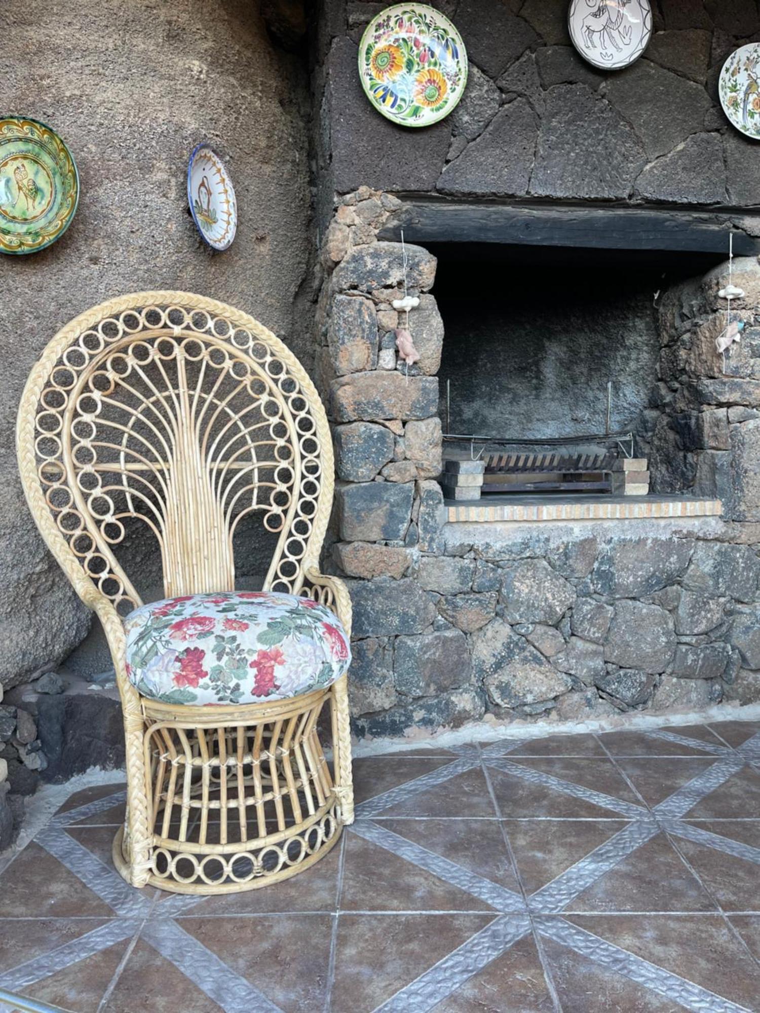 Tías Castillo Lanzarote Villa Sophie - Luxury Villa -Sleep In A Volcanic Cave With Heated Pool מראה חיצוני תמונה