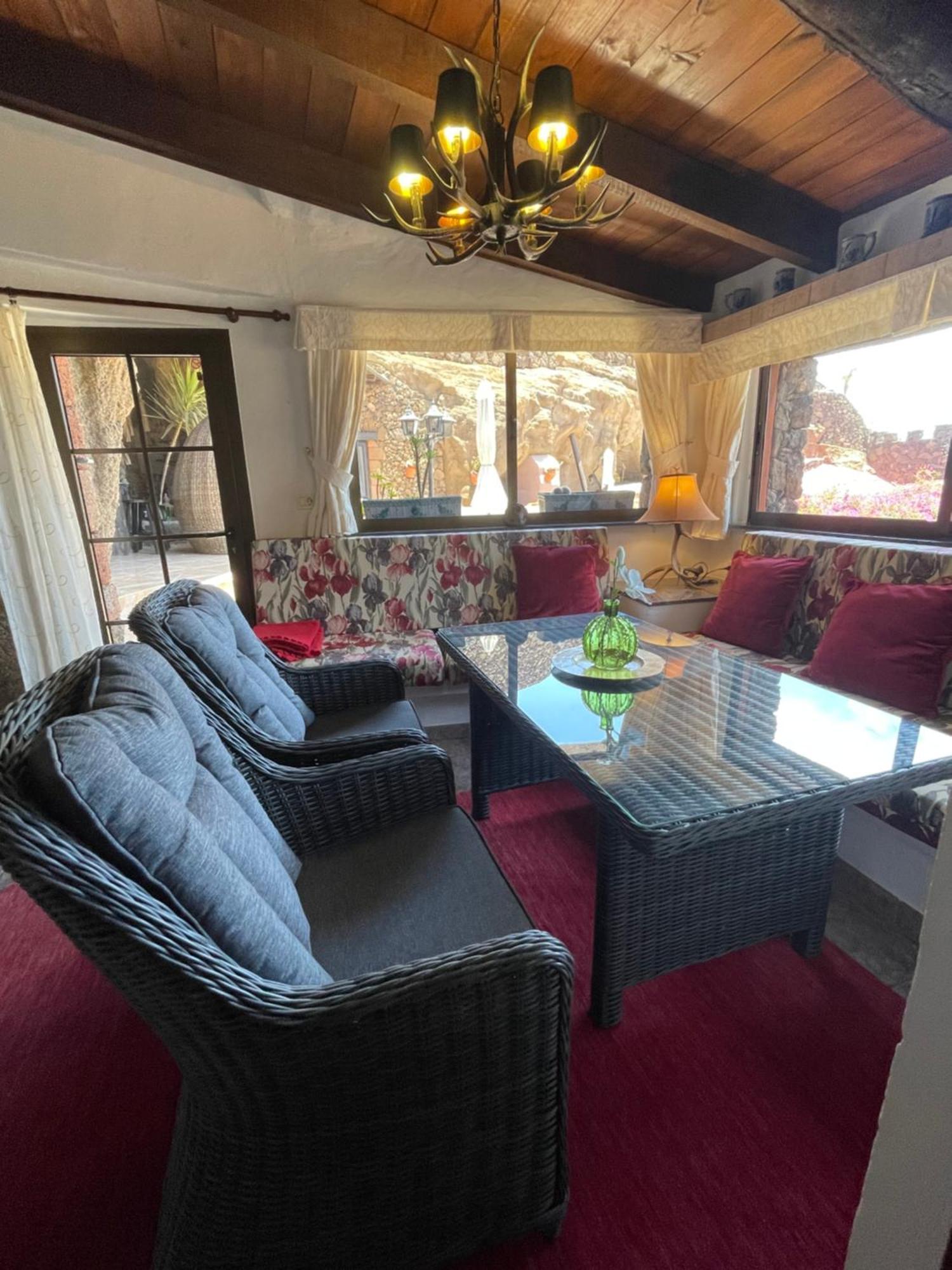 Tías Castillo Lanzarote Villa Sophie - Luxury Villa -Sleep In A Volcanic Cave With Heated Pool מראה חיצוני תמונה