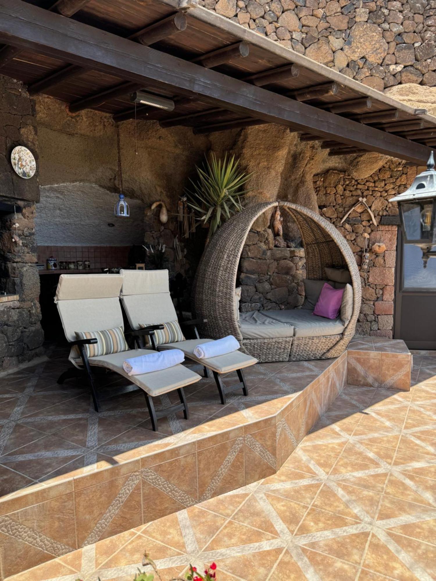 Tías Castillo Lanzarote Villa Sophie - Luxury Villa -Sleep In A Volcanic Cave With Heated Pool מראה חיצוני תמונה